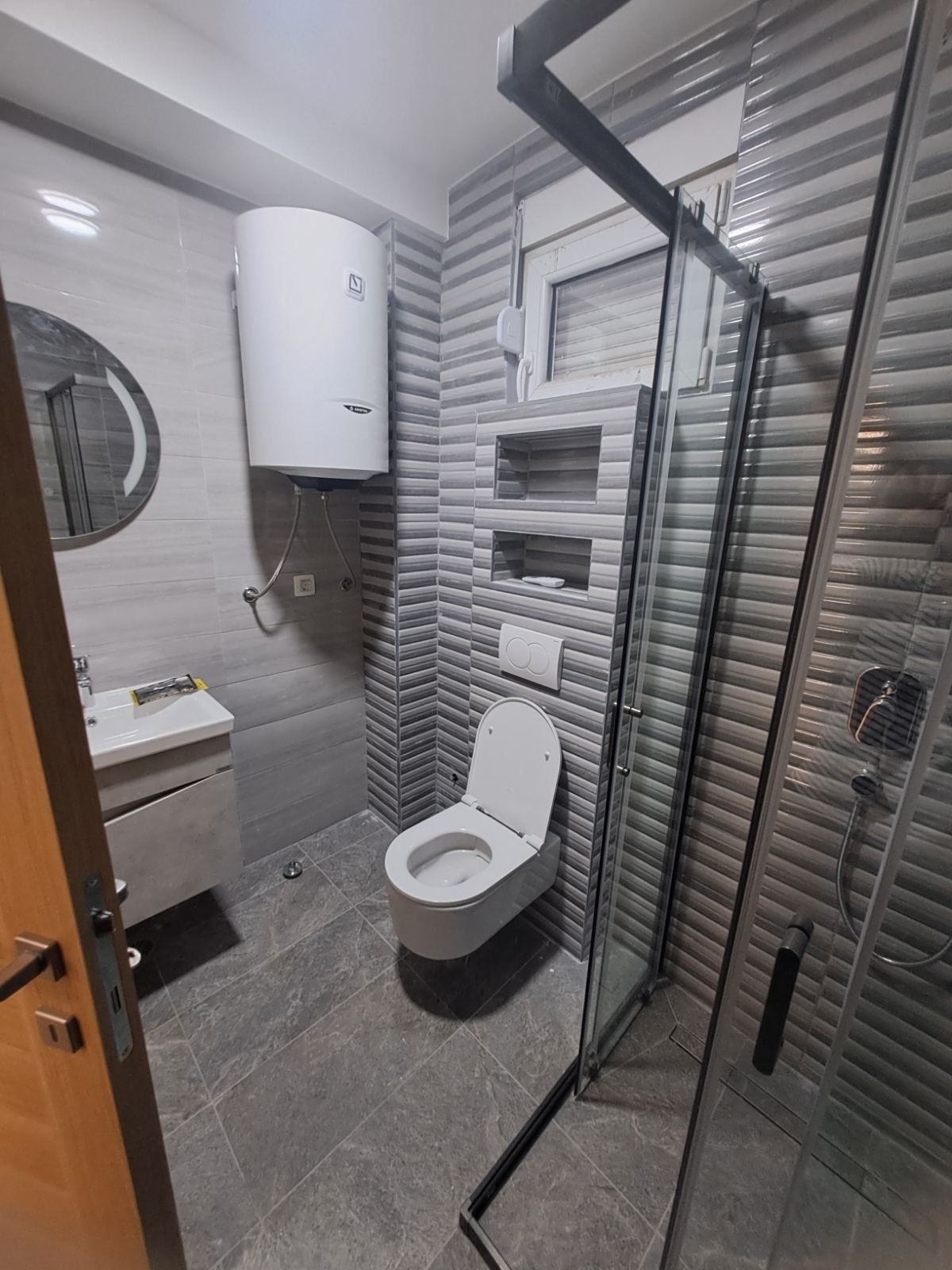 Izdavanje poslovnog prostora 110 m² sa privatnim parkingom – Zabjelo, Podgorica