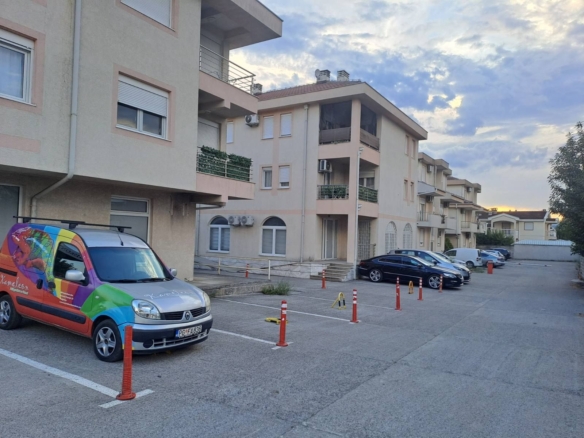 Izdavanje poslovnog prostora 110 m² sa privatnim parkingom – Zabjelo, Podgorica