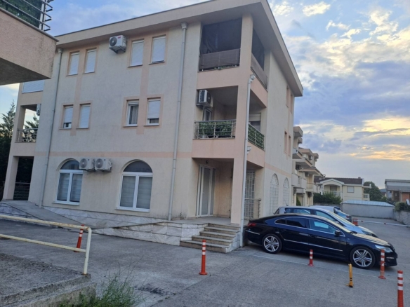 Izdavanje poslovnog prostora 110 m² sa privatnim parkingom – Zabjelo, Podgorica