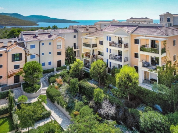 Ekskluzivan trosoban apartman 169.54m² – Luštica Bay, Centrale (fleksibilni uslovi plaćanja)