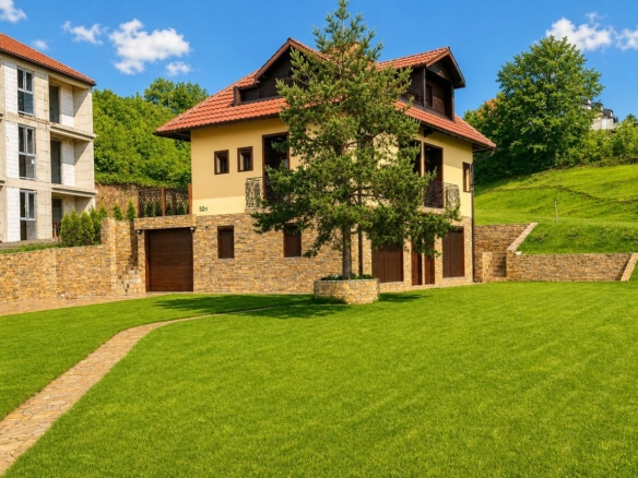 Luksuzna moderna kuća sa 4 stambene jedinice na placu od 2000m2 – Zlatibor, Srbija