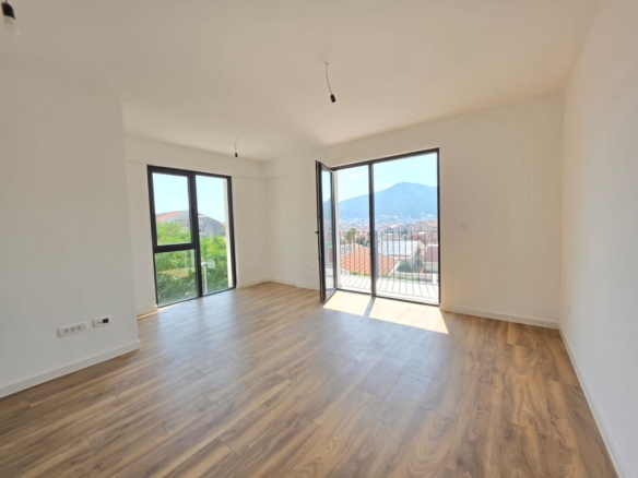 Prodaja jednosobnog stana 51 m² + 3 terase u novom kompleksu sa bazenom – Podkošljun, Budva