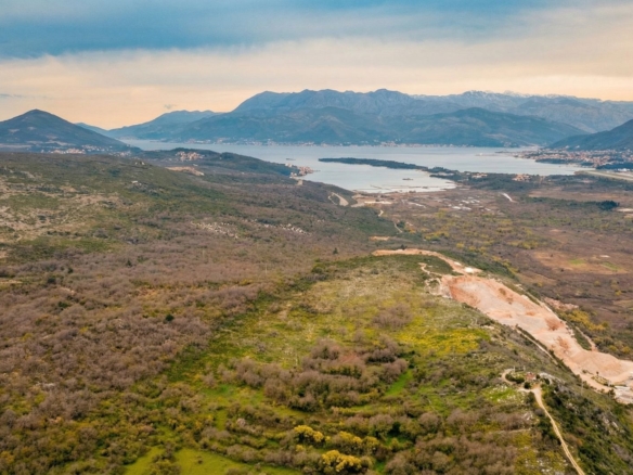 Urbanizovano Zemljište Lješevići 4.254M² Za Zajedničku Gradnju