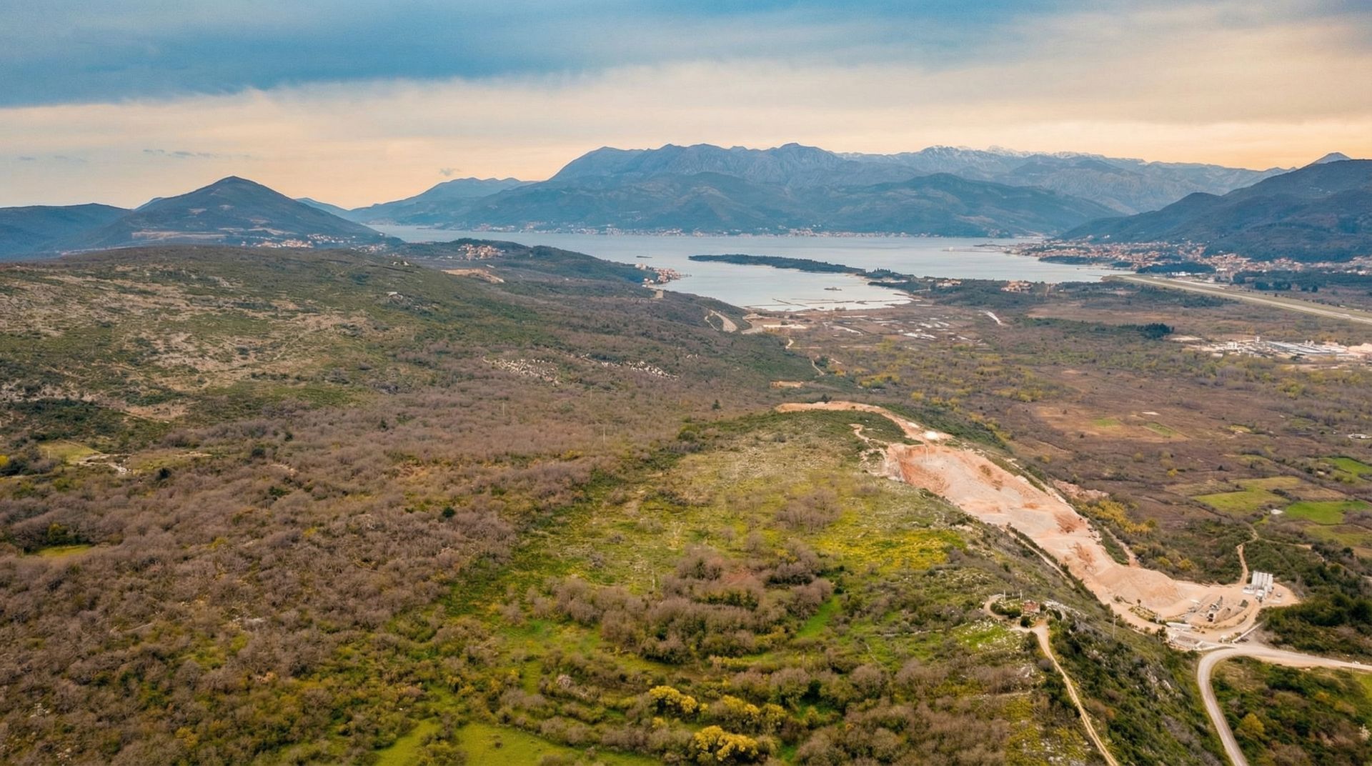 Urbanizovano-zemljiste-Ljesevici-3 Urbanizovano Zemljište Lješevići 4.254M² Za Zajedničku Gradnju