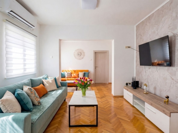 Budva,Babilonija-Trosoban renoviran stan 80m2 na atraktivnoj lokaciji