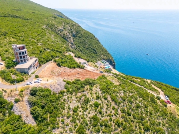 Na prodaju jedinstven plac na samoj obali mora – Zagora, opština Kotor, 1.050 m²