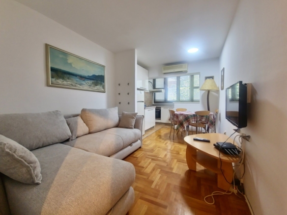 Dvosoban namesten stan 50m2 -Budva,Velji Vinogradi (Izdavanje NA DUZI PERIOD)