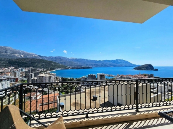 Prodaja dvosobnog stana 73 m² sa panoramskim pogledom na more – Komoševina, Budva