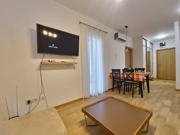 Jednosoban moderno opremljen stan sa garažnim mjestom u kompleksu the old bakery – Budva (izdavanje na period od 15.09.2026 do 15.06.2027)