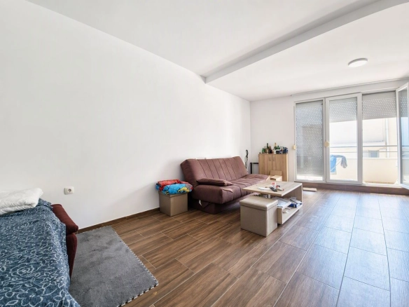 Studio apartman u Bečićima (Izdavanje na duži period)