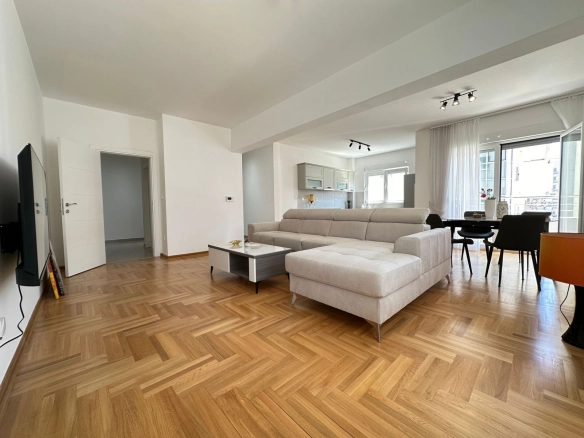 Prostran četvorosoban stan 129 m² sa garažnim mjestom – Budva (izdavanje na duži period)