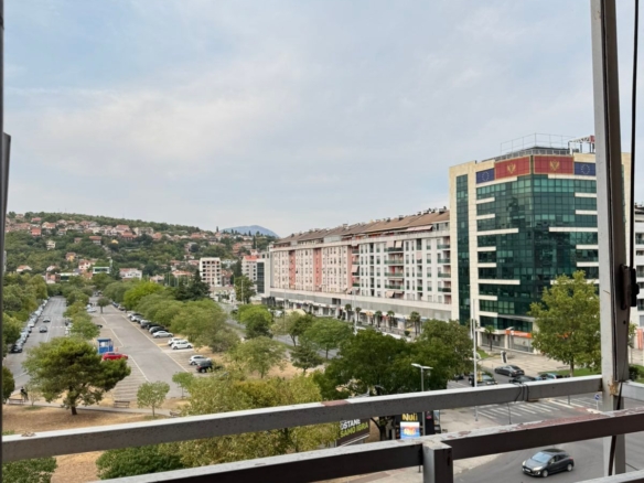 Trosoban stan 95m² sa parking mestom– Podgorica (IZDAVANJE NA DUZI PERIOD)
