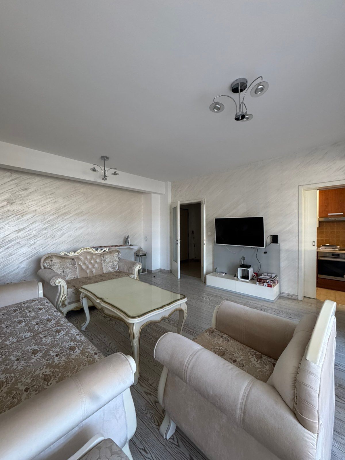 3baa0706-f54c-4406-aa22-f41f9d0d9085 Trosoban stan 95m² sa parking mestom– Podgorica (IZDAVANJE NA DUZI PERIOD)