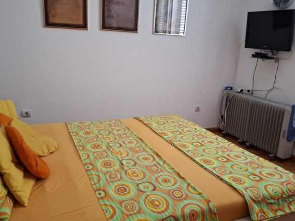 Jednosoban Namešten Stan 47m2 sa Pogledom na More na Prvoj Liniji u Tivtu