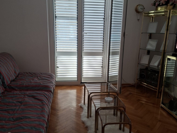 Jednosoban Namešten Stan 47m2 sa Pogledom na More na Prvoj Liniji u Tivtu