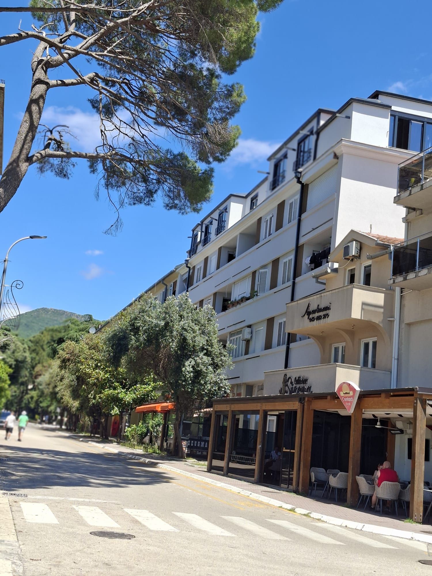 ae34b01a-4ec0-4c47-b302-6ef3bcada326 Jednosoban Namešten Stan 47m2 sa Pogledom na More na Prvoj Liniji u Tivtu