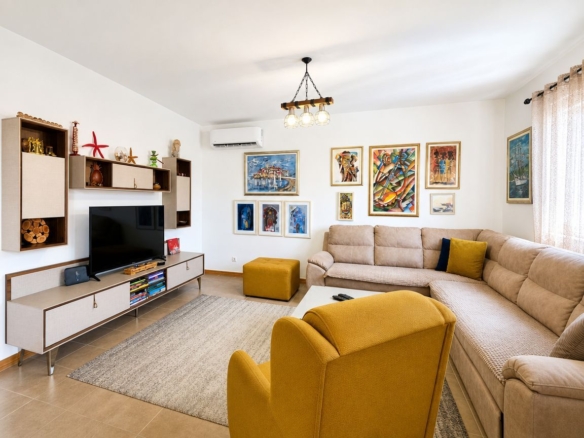 Dvosoban stan 80 m² sa pogledom na more – Bečići