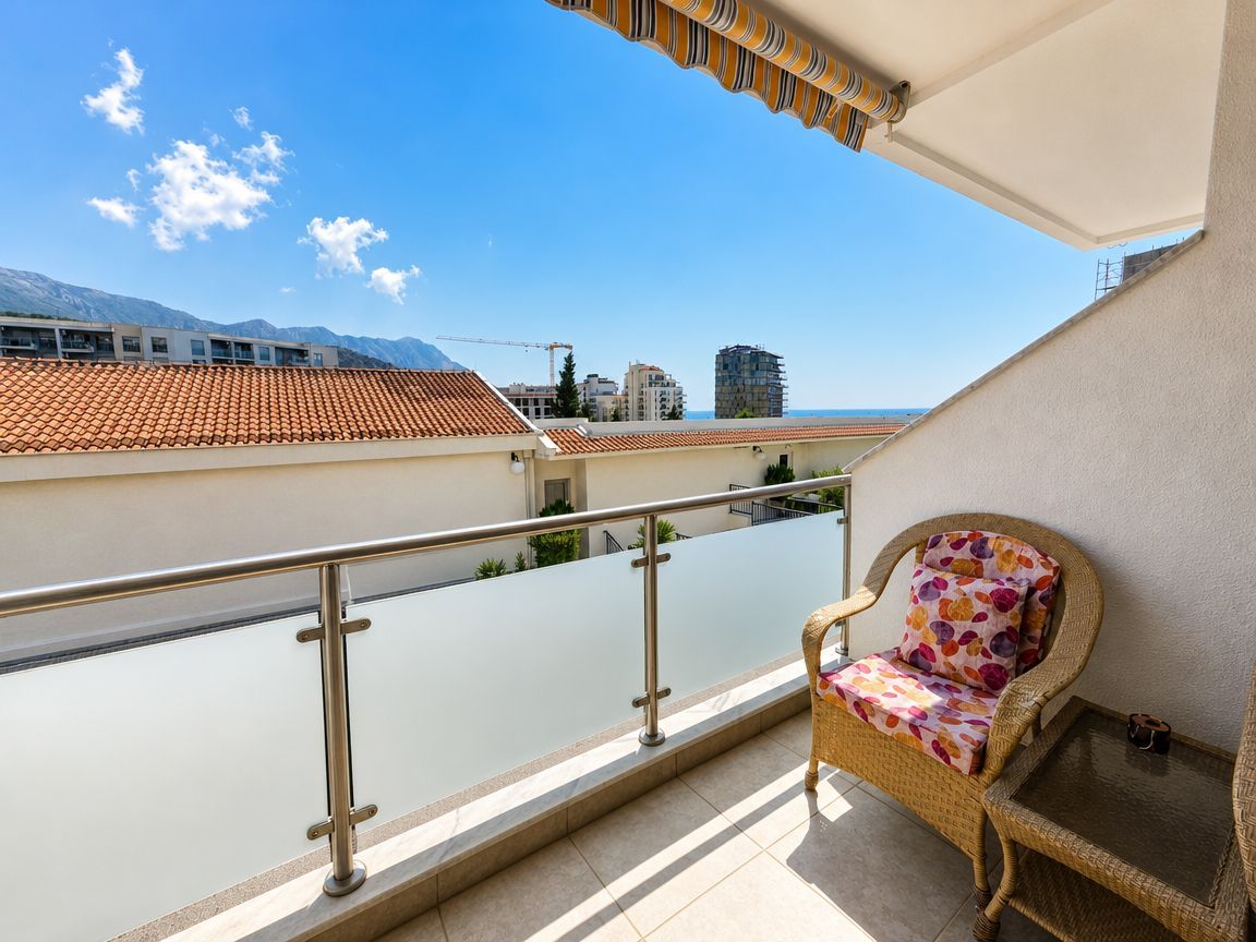 d3a71f80-6cee-4289-93c4-752573a7ca11 Dvosoban stan 80 m² sa pogledom na more – Bečići
