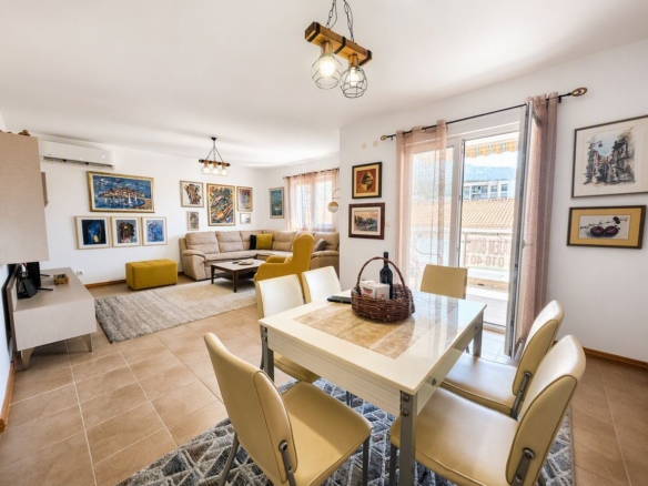 Dvosoban stan 80 m² sa pogledom na more – Bečići