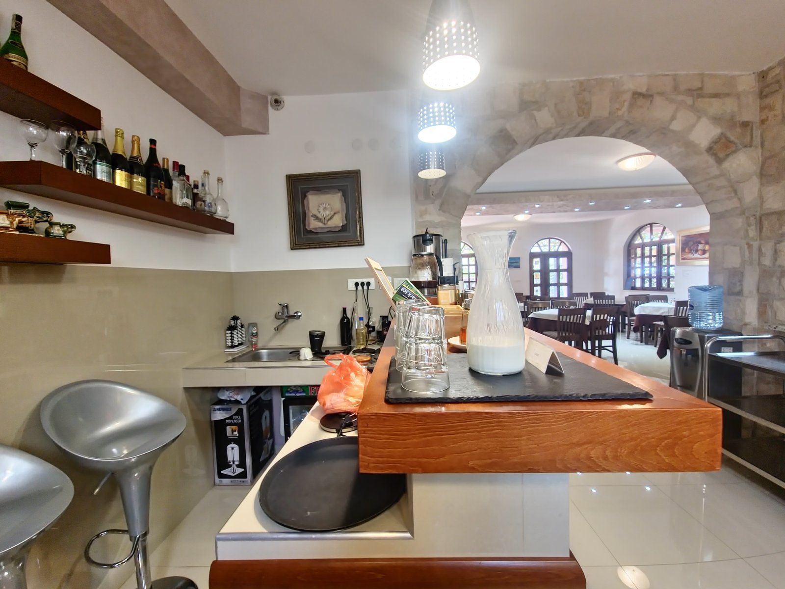 Izdavanje opremljenog restorana 150 m² u Budvi (Dugorocan najam)