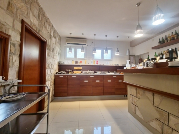 Izdavanje opremljenog restorana 150 m² u Budvi (Dugorocan najam)