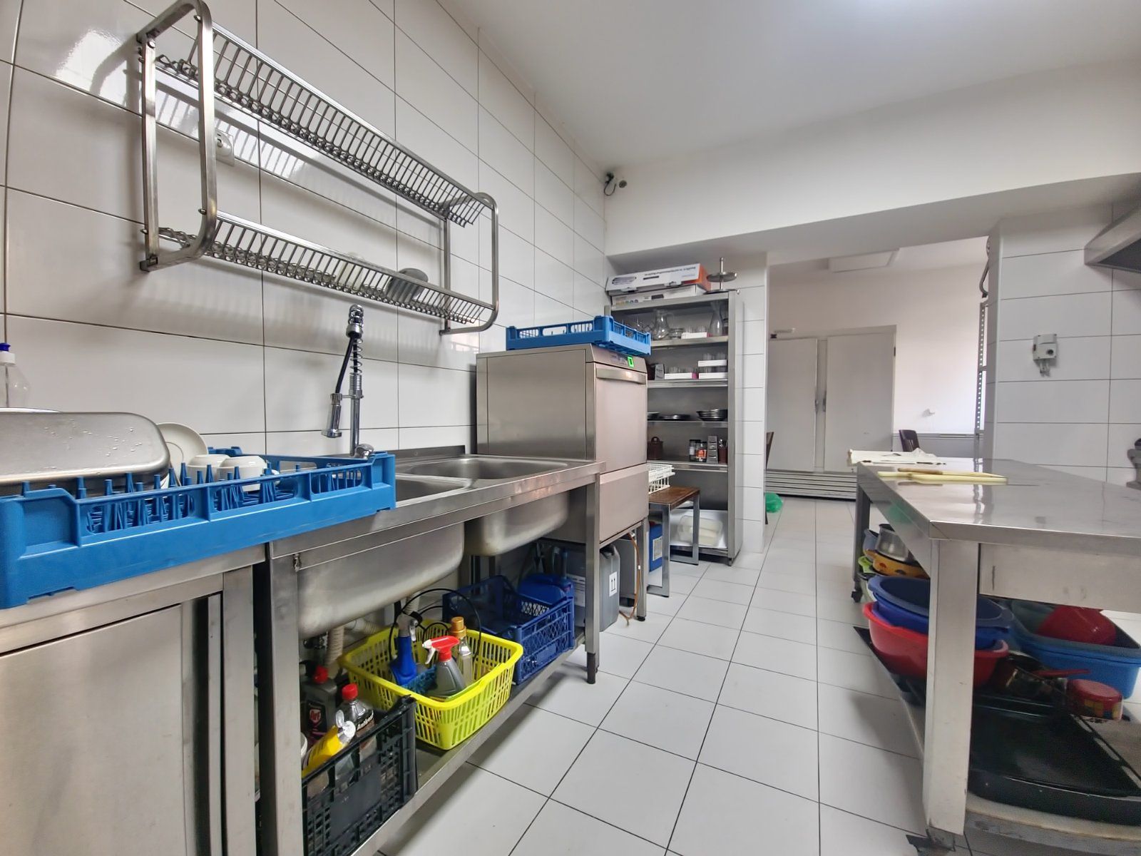 Izdavanje opremljenog restorana 150 m² u Budvi (Dugorocan najam)