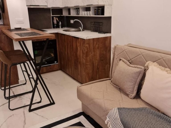 Izdavanje garsonjere na atraktivnoj lokaciji– Budva | Na period od 15.09.2026 do 15.06.2027
