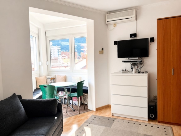 Izdavanje moderno opremljenog studio apartmana – Rafailovići (Dugoročni najam)