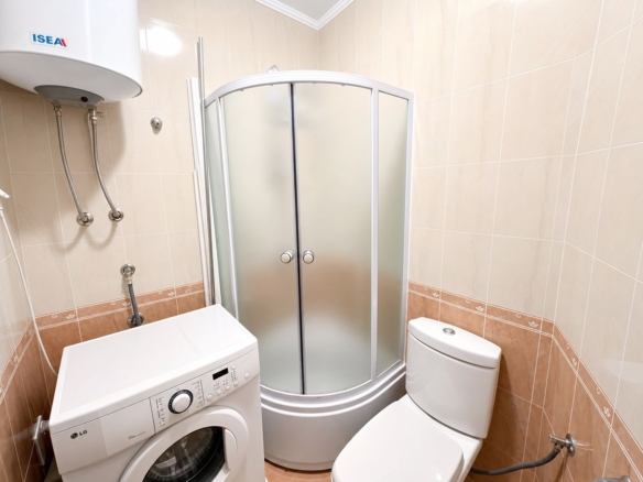 Izdavanje moderno opremljenog studio apartmana – Rafailovići (Dugoročni najam)