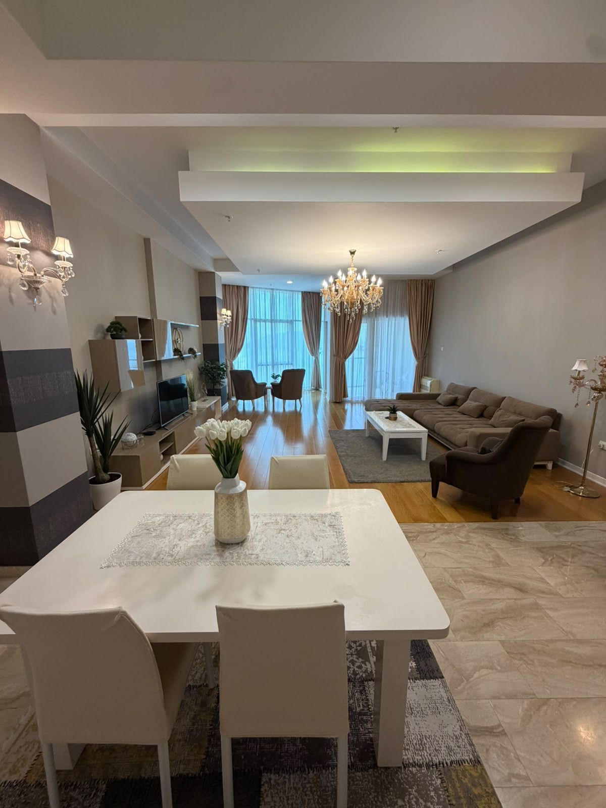 0a23dd82-16e4-44e5-aec1-b739898bd6a3 Izdavanje luksuznog trosobnog stana 194 m² sa pogledom na more i parking mestom – Prva linija do mora, Tre Canne, Budva (NA DUZI PERIOD)