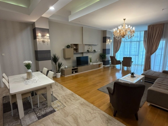 Izdavanje luksuznog trosobnog stana 194 m² sa pogledom na more i parking mestom – Prva linija do mora, Tre Canne, Budva (NA DUZI PERIOD)