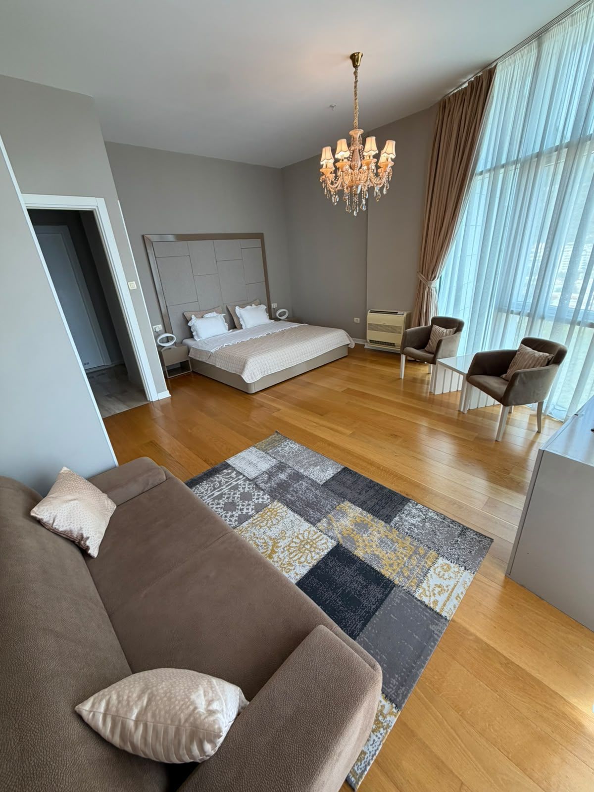 75dba621-2ec7-4bc8-9ad6-4d3376859769 Izdavanje luksuznog trosobnog stana 194 m² sa pogledom na more i parking mestom – Prva linija do mora, Tre Canne, Budva (NA DUZI PERIOD)