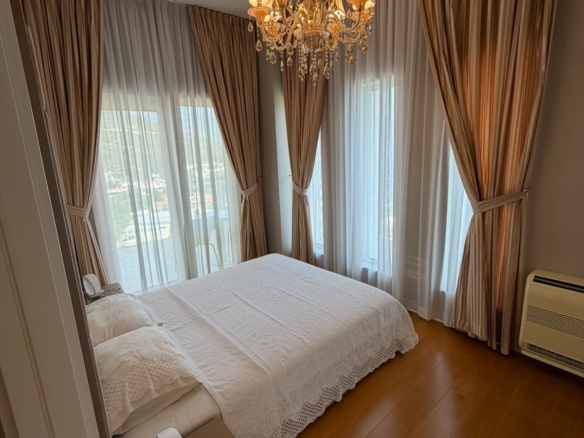 Izdavanje luksuznog trosobnog stana 194 m² sa pogledom na more i parking mestom – Prva linija do mora, Tre Canne, Budva (NA DUZI PERIOD)
