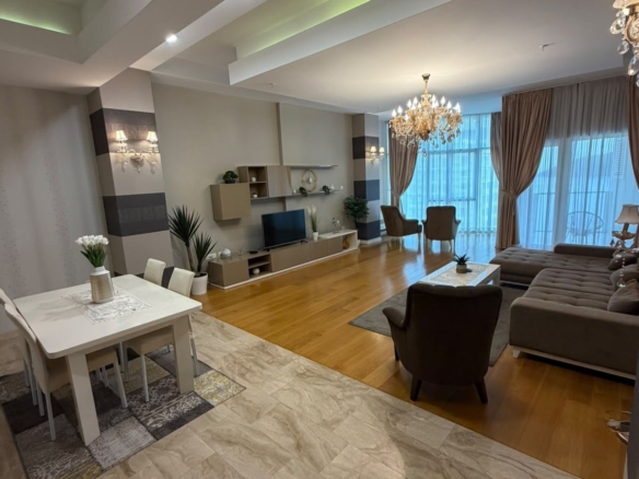 Izdavanje luksuznog trosobnog stana 194 m² sa pogledom na more i parking mestom – Prva linija do mora, Tre Canne, Budva (NA DUZI PERIOD)