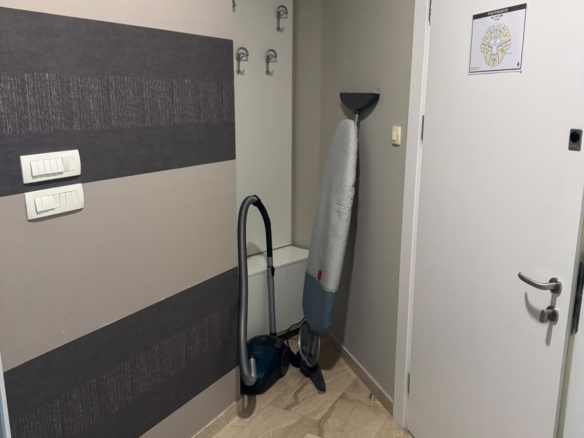 Izdavanje luksuznog trosobnog stana 194 m² sa pogledom na more i parking mestom – Prva linija do mora, Tre Canne, Budva (NA DUZI PERIOD)