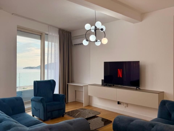 Luksuzan dvosoban stan sa pogledom na more i garaznim mestom, Bečići ,Skyline Resort (izdavanje na duzi period)