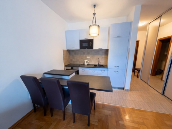 Moderno opremljen studio apartman 42m2 sa pogledom na more-Becici,Anatoilia