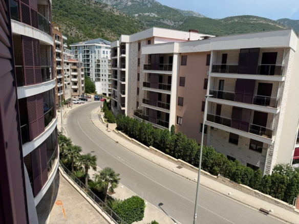Moderno opremljen studio apartman 42m2 sa pogledom na more-Becici,Anatoilia