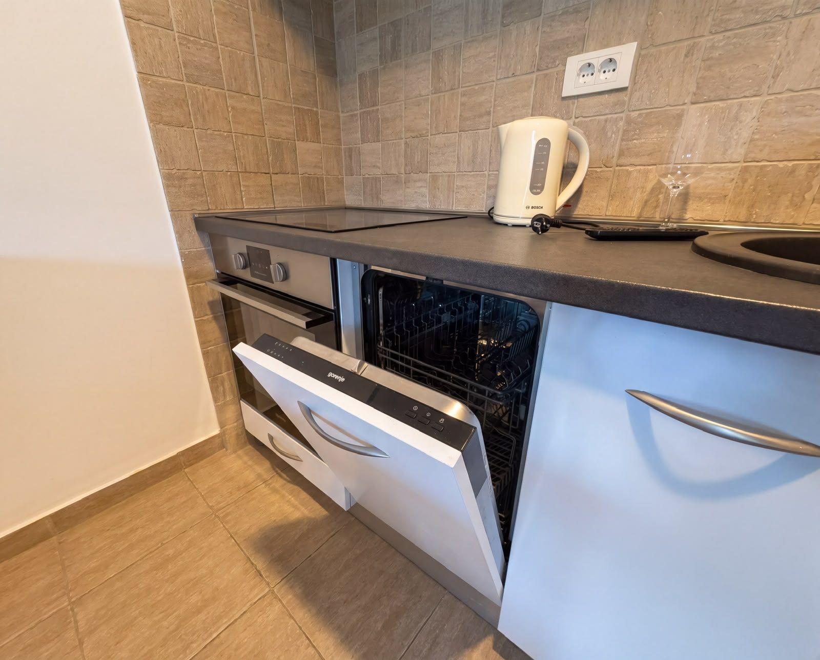 10b77d52-fb61-4bb1-ac91-481798f9f94b Moderno opremljen studio apartman 42m2 sa pogledom na more-Becici,Anatoilia