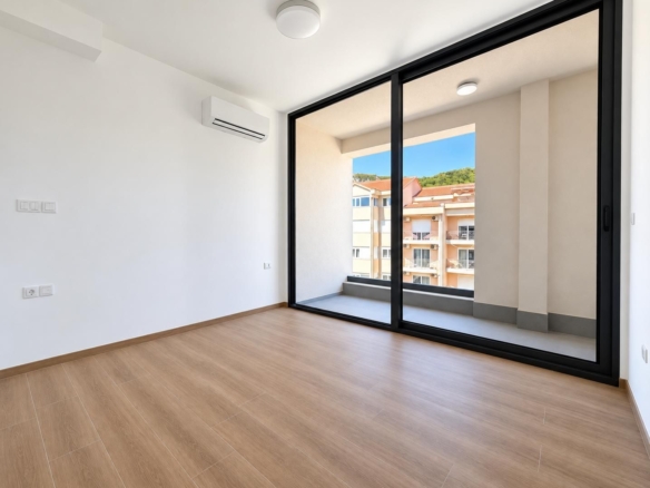 Luksuzan trosoban stan 128 m² sa panoramskim pogledom na more i garaznim mestom – Bečići