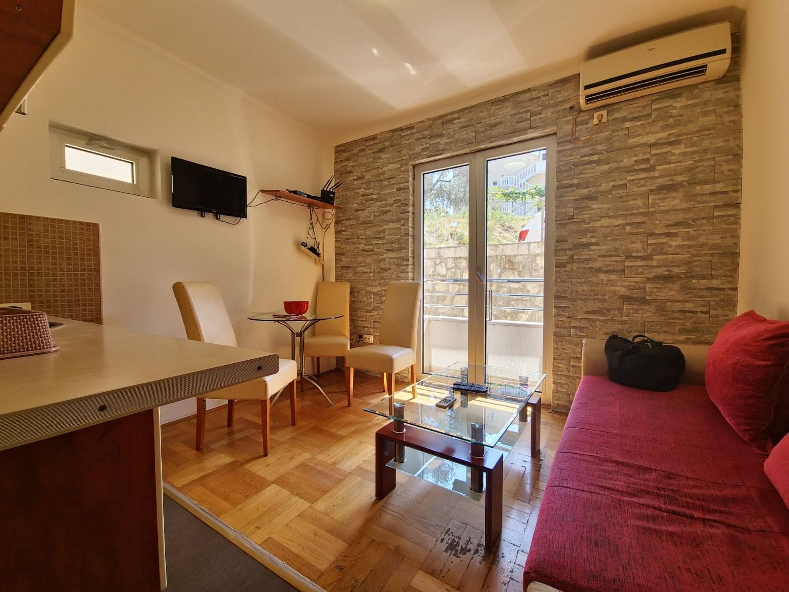 f6789cd1-64a5-46df-8ddf-333fc2ec6de5 Izdavanje jednosobnog stana 30 m² – Bečići (IZDAVANJE NA DUZI PERIOD)