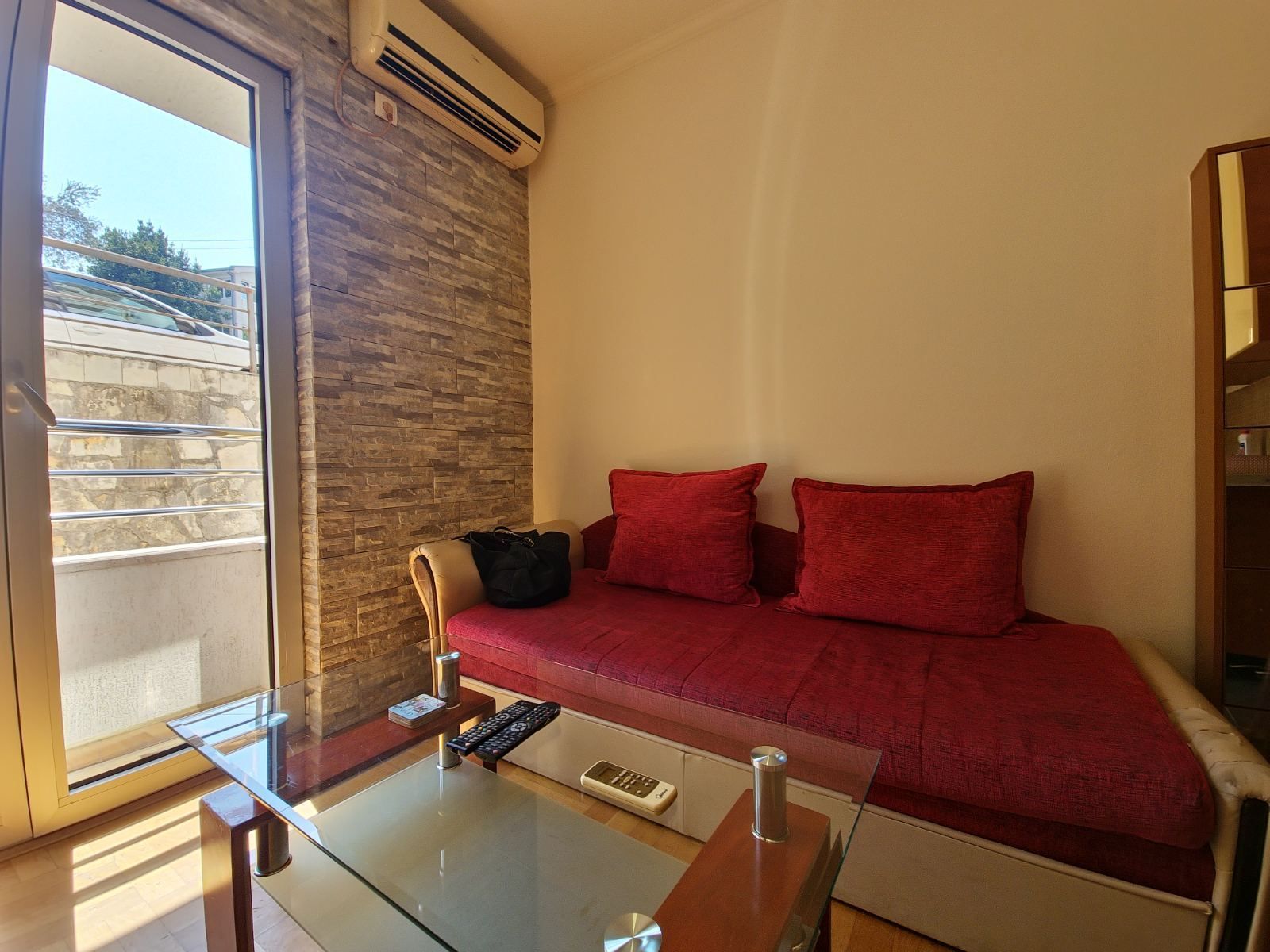 57606c3b-cc4d-4ec3-8835-31b539b60f11 Izdavanje jednosobnog stana 30 m² – Bečići (IZDAVANJE NA DUZI PERIOD)