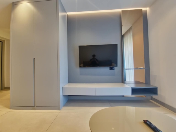Izdavanje luksuznog jednosobnog stana 42 m² sa spa, bazenom, saunom, teretanom i parkingom – Bellemond, Bečići (NA DUŽI PERIOD)