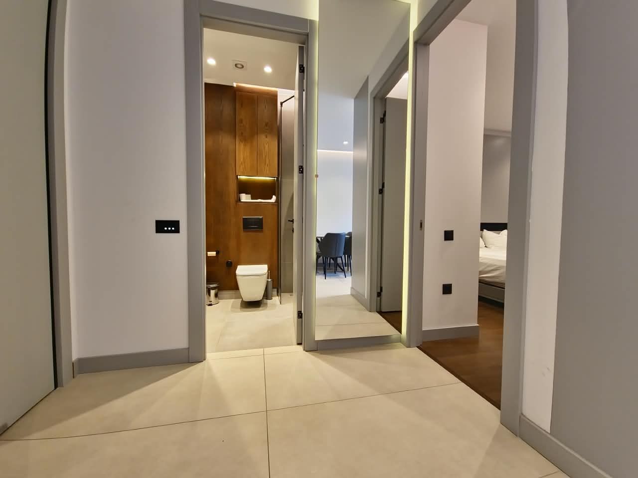 Izdavanje luksuznog jednosobnog stana 42 m² sa spa, bazenom, saunom, teretanom i parkingom – Bellemond, Bečići (NA DUŽI PERIOD)
