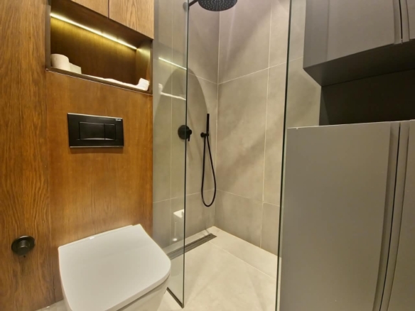 Izdavanje luksuznog jednosobnog stana 42 m² sa spa, bazenom, saunom, teretanom i parkingom – Bellemond, Bečići (NA DUŽI PERIOD)