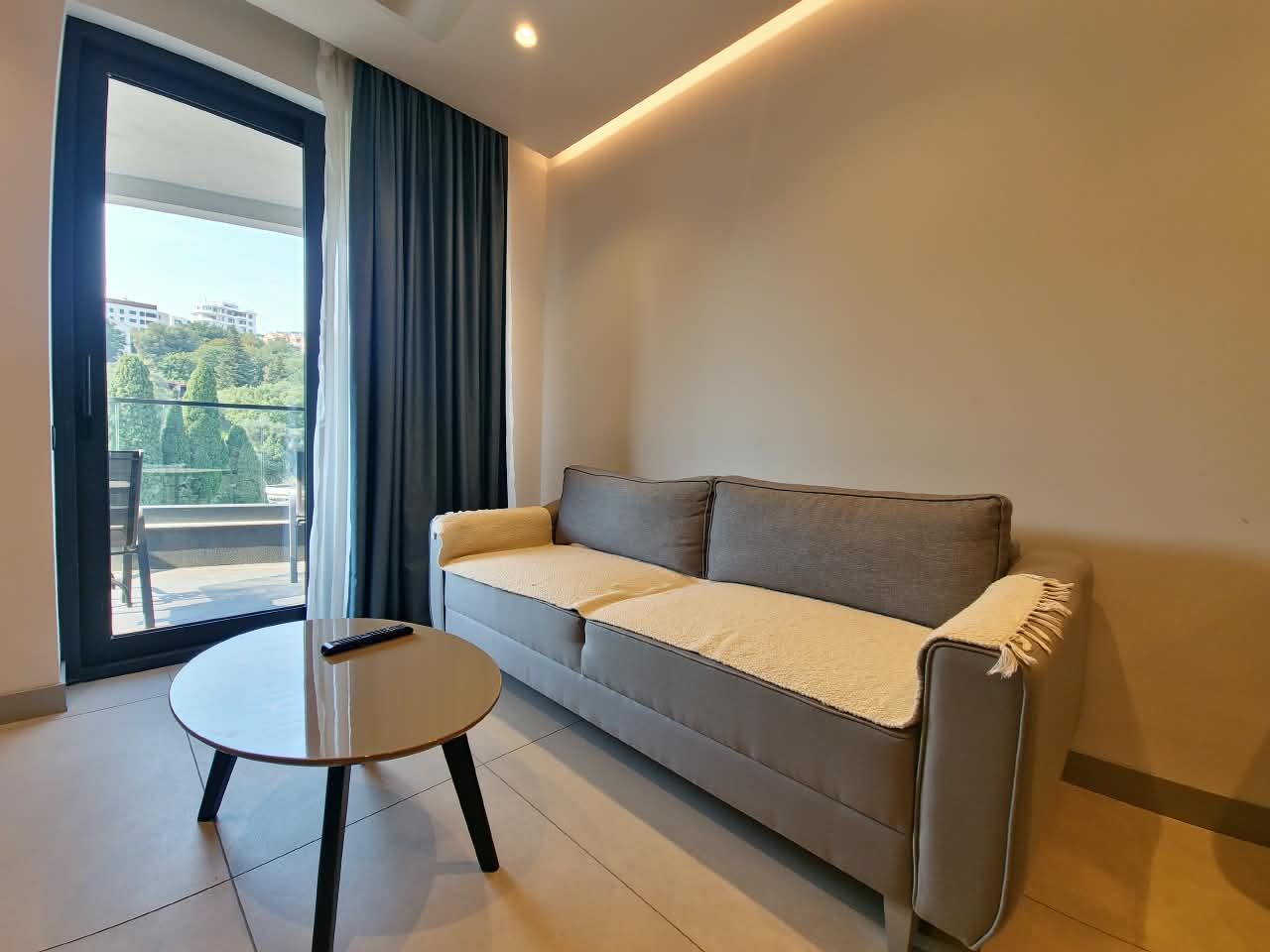 Izdavanje luksuznog jednosobnog stana 42 m² sa spa, bazenom, saunom, teretanom i parkingom – Bellemond, Bečići (NA DUŽI PERIOD)