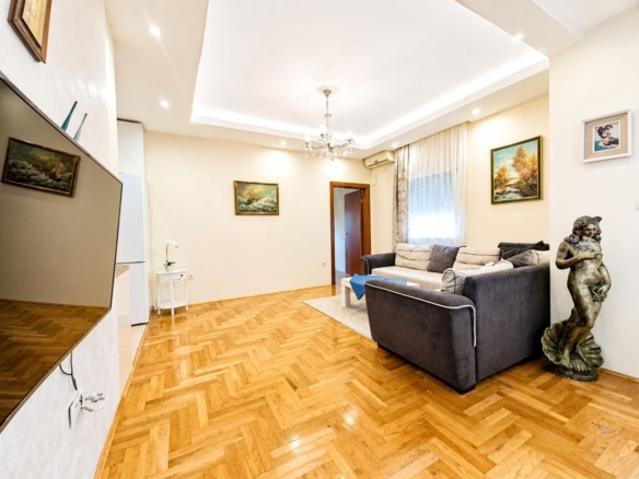 Izdavanje namještenog jednosobnog stana 54m2 – Budva, Podmaine (IZDAVANJE NA PERIOD DO 01.06.2027)