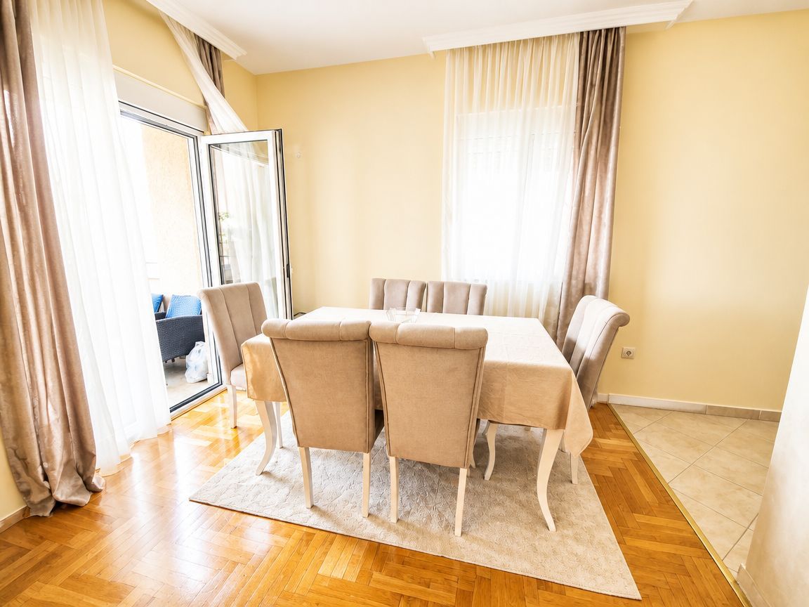 Izdavanje namještenog jednosobnog stana 54m2 – Budva, Podmaine (IZDAVANJE NA PERIOD DO 01.06.2027)