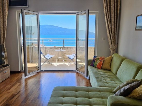 Prodaja dvosobnog stana 90 m² sa pogledom na more – Donja Lastva, Tivat