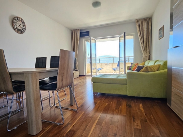 Prodaja dvosobnog stana 90 m² sa pogledom na more – Donja Lastva, Tivat